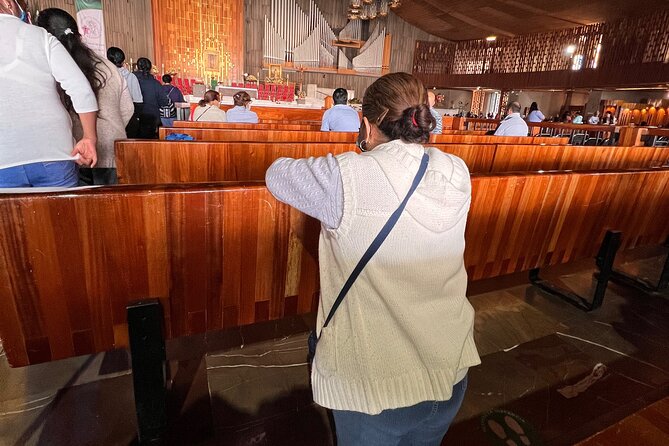 100% private tour in Guadalupe's Basilica with transport - Walking up Tepeyac Hill