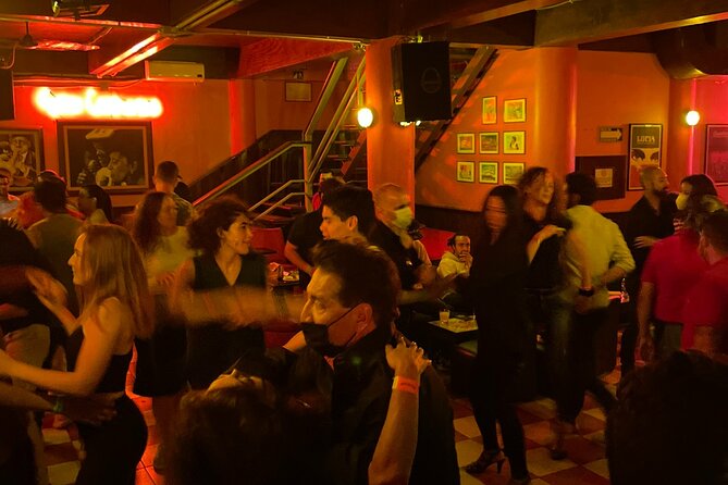 2 Hours and 30 Minutes Salsa Night in México City - The Courtesy Drink and Club Atmosphere