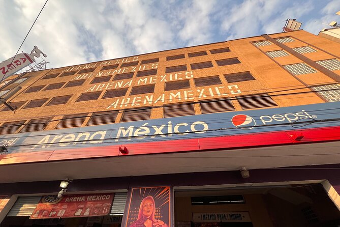 2 hours Lucha Libre Show (mexican wrestling) with transport - Is the tour good for families?