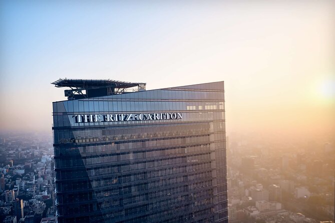 30' Mexico City Helicopter Tour - Landing at Ritz Carlton Reforma - Reforma and the city’s tall landmarks