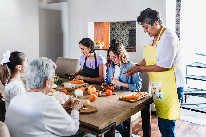 3h Cooking Class in Mexico City: 8 Recipes & Bottomless Drinks - Eight recipes, several cooking traditions