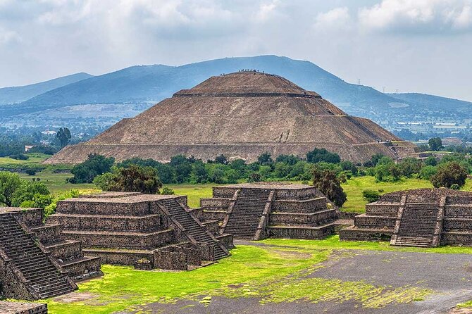 3X1 Teotihuacan, Basilica of Guadalupe, Tlatelolco and Tequila Tour - Three major sights in one Mexico City day