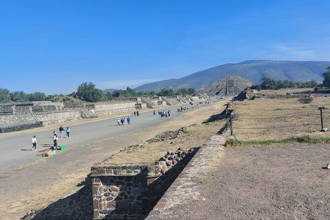 4 hours guided tour on Teotihuacan - Approaching the Temple of the Sun