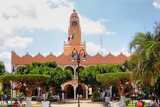 8-Day Best of Mexico Tour: Mexico City to Cancun - Day 5: Merida’s colonial center