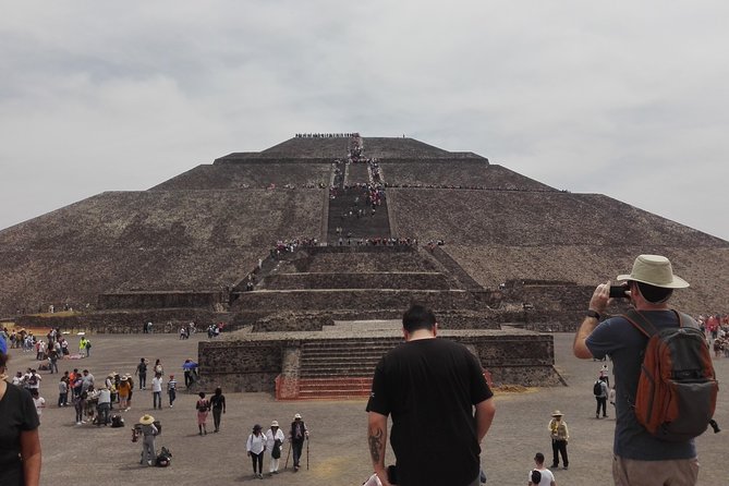 Acolman-Teotihuacán-Plaza of the Three Cultures- Craft Workshop - Acolman and the sixteenth-century monastery