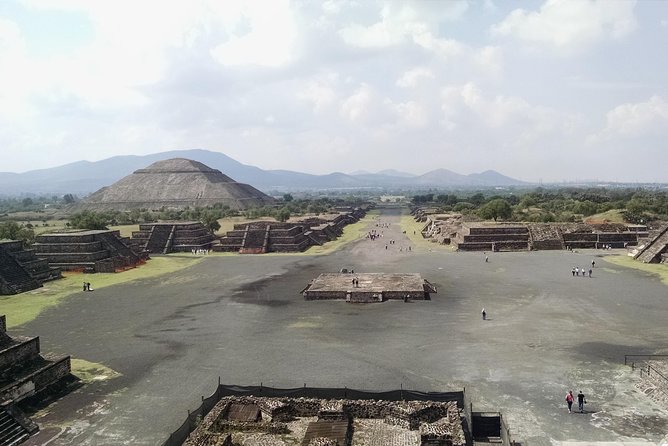 Acolman-Teotihuacán-Plaza of the Three Cultures- Craft Workshop - The craft workshop: useful, but keep your guard up