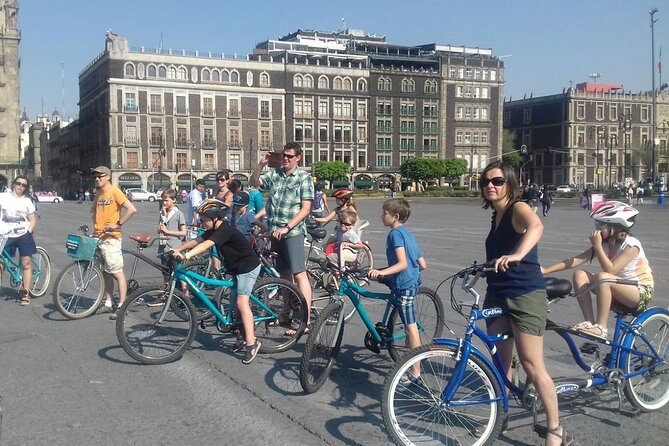 Aztec Tlan - Heritage Bike Tour CDMX - Mexican lunch served at street-food stops