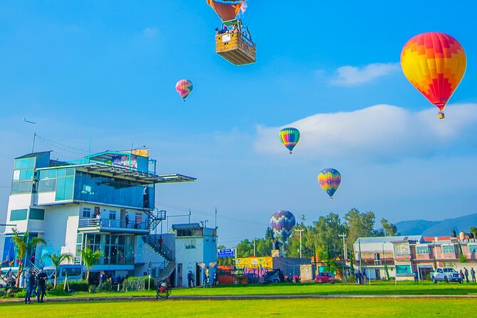 Balloon adventure: transfer+breakfast in the cave+guided pyramids - Breakfast inside La Cueva