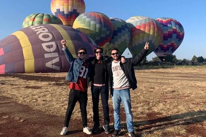 Balloon Flight at Sunrise over Teotihuacan - Who will enjoy this morning most?