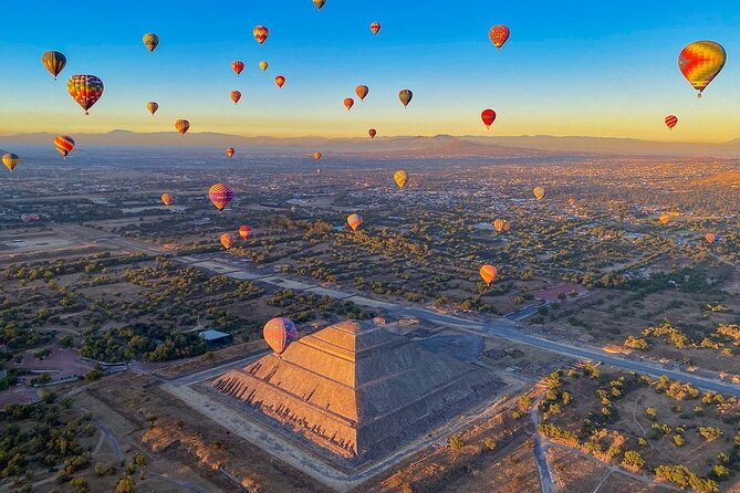 Balloon flight + Breakfast in cave + Pyramids + Pick up CDMX. - A sunrise flight that earns the early alarm
