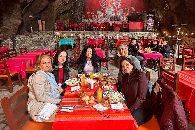 Balloon flight + Breakfast in cave + Pyramids + Pick up CDMX. - Reaching Teotihuacan from Mexico City