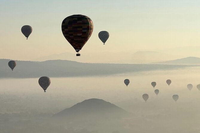 Balloon flight + Breakfast + Transportation from CDMX (SMALL GROUP) - Why the sunrise flight is the main event