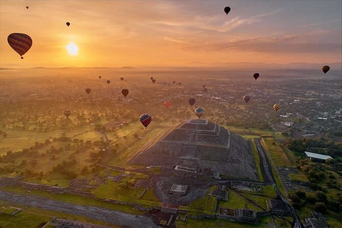 Balloon Flight + Cave Breakfast + Pick Up from CDMX or We Fly - The artisan stop explains maguey, mezcal, pulque, and obsidian