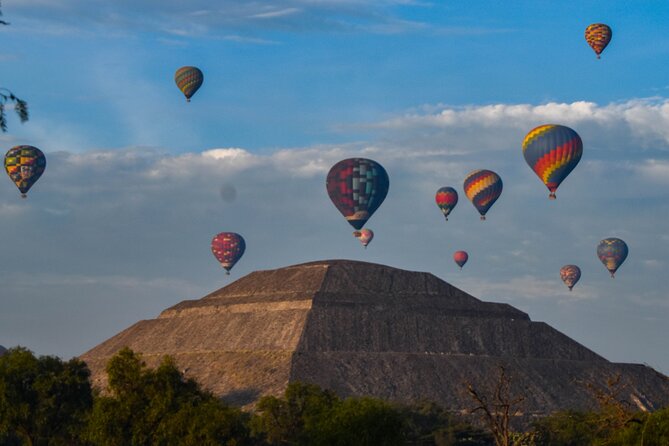 Balloon flight + pick up in CDMX + Breakfast in Cave + Teotihuacan - Guides, drivers, and group size