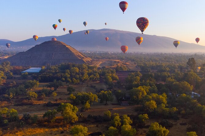 Balloon flight + pick up in CDMX + Breakfast in Cave + Teotihuacan - The balloon flight and the view of Teotihuacan