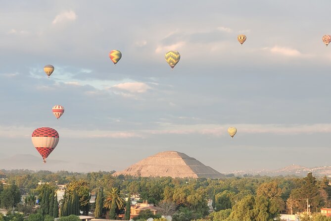 Balloon flight + Transportation + Breakfast in Cave or buffet + Pyramids - Meeting in Mexico City and reaching the pyramids