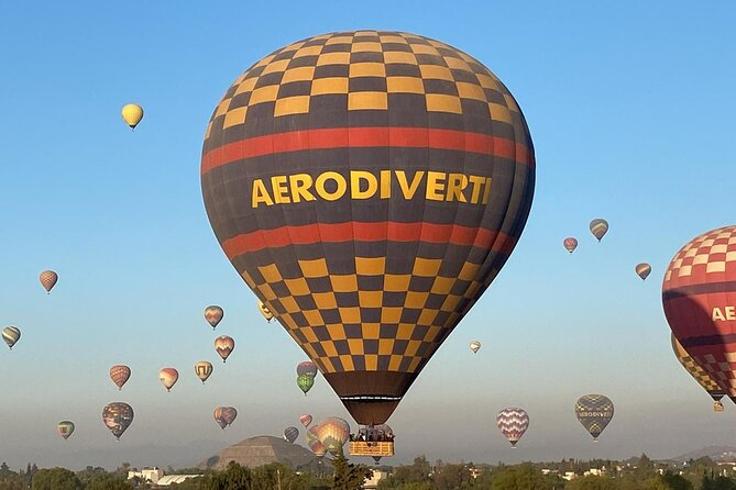 Balloon flight + Transportation + Breakfast in Cave or buffet + Pyramids - Walking through the archaeological zone