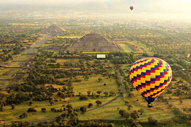 Balloon Flight with Breakfast in a Natural Cave and Transportation from CDMX - Visiting the Teotihuacán pyramids on your own schedule