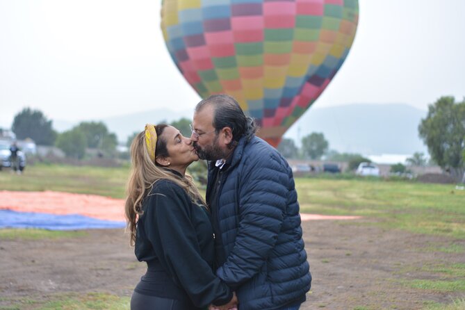 Balloon Flight with Breakfast in Cave and Pyramids of Teotihuacan - Agave, obsidian, and the shopping stop