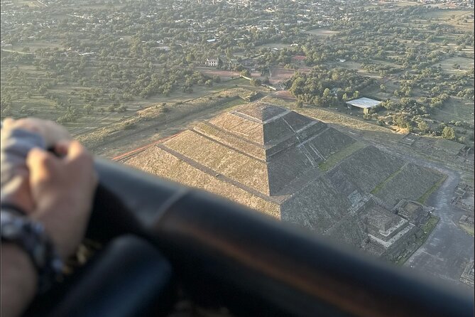 Balloon flight with breakfast in Cave and Pyramids tour from CDMX - Breakfast inside La Cueva Teotihuacán