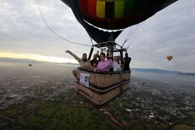 Balloon flight with breakfast in Cave and Pyramids tour from CDMX - Waiting at the Volando Alto balloon port