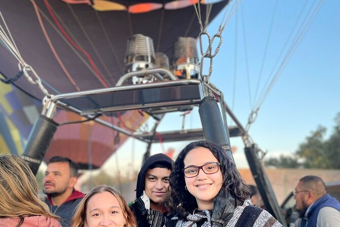 Balloon flight with private transportation and guided tour to Teotihuacán - Coffee, balloon inflation, and the launch site