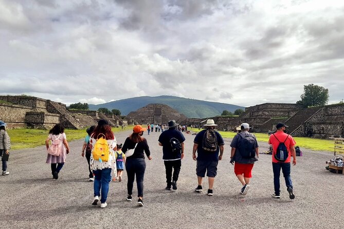 Balloon flight with private transportation and guided tour to Teotihuacán - Floating toward the Pyramids of the Sun and Moon