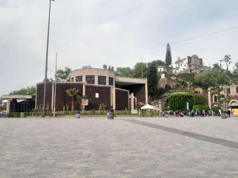 Basilica de Guadalupe: Complete Walking Tour - La Ofrenda and the photo stop