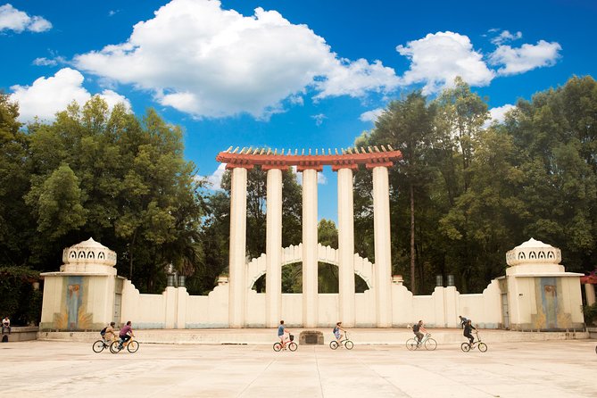 Bike to taste the world's best tacos - Mexico City - Pedaling through La Condesa’s tree-lined streets