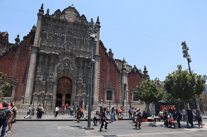 Bike Tour through Chapultepec, Reforma and the Zócalo / Mexico - Entering the Zócalo by bicycle