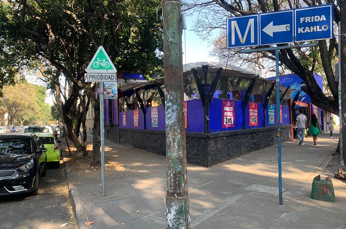 Bike Tour through Colonia Del Valle and Coyoacán / Mexico - Coyoacán Market offers a final browse