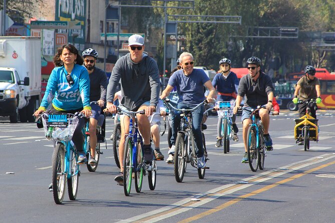 Bikes, Bites & Beers Tasting Experience in Private - Street food from quesadillas to chilaquiles