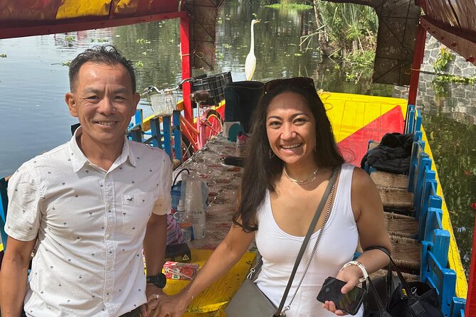Boat tour in Mexico City with Live Guide with Food and Drinks - Weekend energy and the island stop