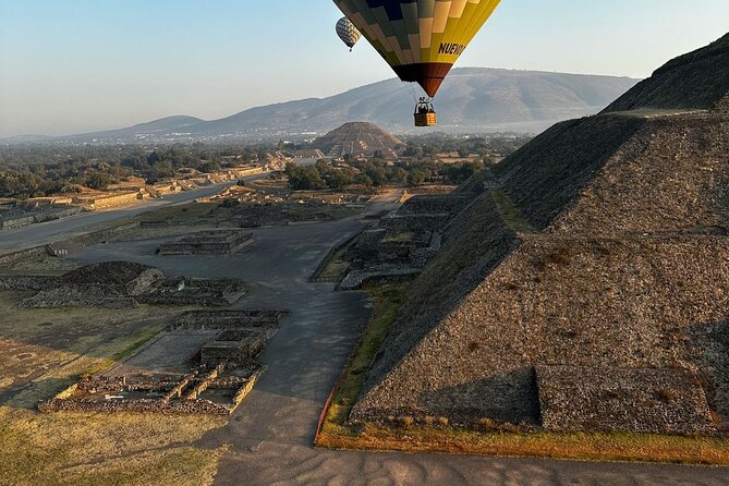 CDMX balloon flight, breakfast, pickup and visit to Teotihuacán - Seeing the pyramids from the air