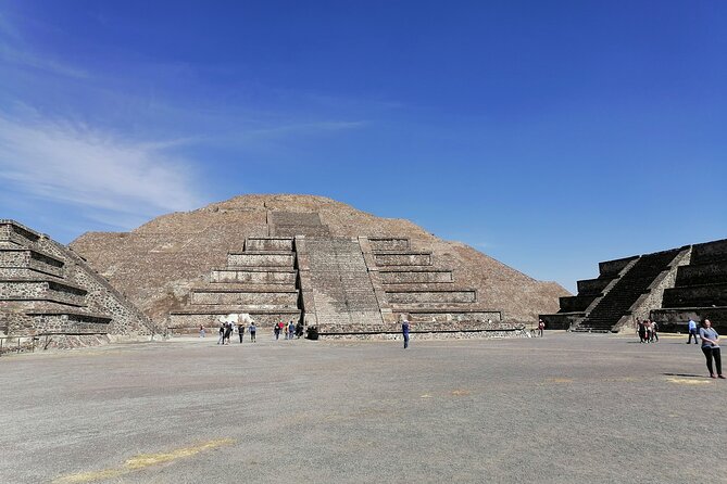 CDMX balloon flight, breakfast, pickup and visit to Teotihuacán - Walking through Teotihuacán afterward