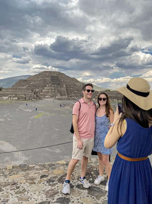 CDMX: balloon ride over Teotihuacan with transportation included - Breakfast and free time at the balloon port