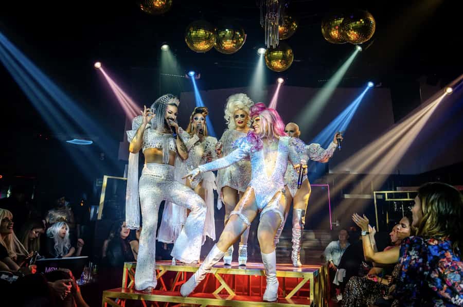 CDMX LGBT Tour: 3 Clubs + Drinks + Ride + Host - The first venue: one and a half hours to settle in