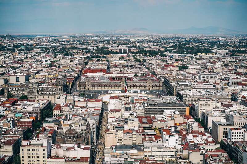 CDMX: Neighborhoods Contrasts Private Tour - Las Lomas and Chapultepec: luxury beside open space