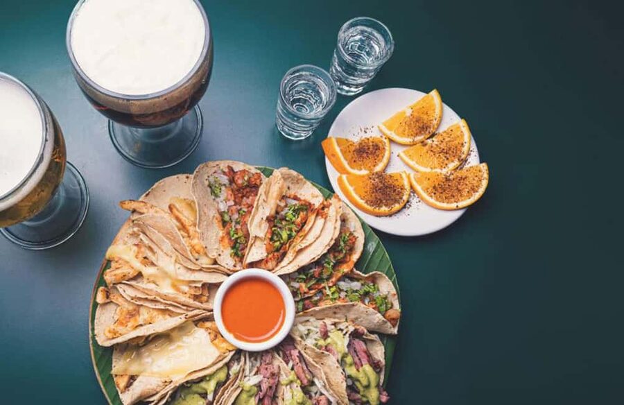 CDMX: Tacos and mezcal night tour - Guides who make the difference