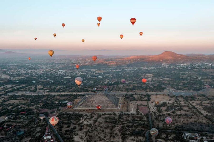CDMX: Teotihuacan Hot Air Balloon with Breakfast - The landing toast, certificate, and breakfast question
