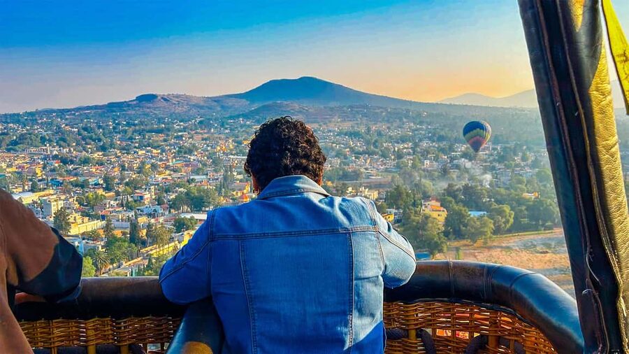 CDMX: Teotihuacan Hot Air Balloon with Breakfast - Cold air, strong sun, and practical packing