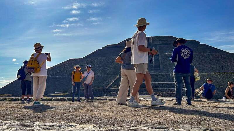 CDMX: Teotihuacan Pyramids & Guadalupe Shrine Guided Tour - The market, workshop, and tequila tasting