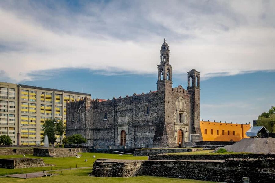 CDMX: Teotihuacan, Tlatelolco and Guadalupe Tour - The Guadalupe Basilica connects history with living faith