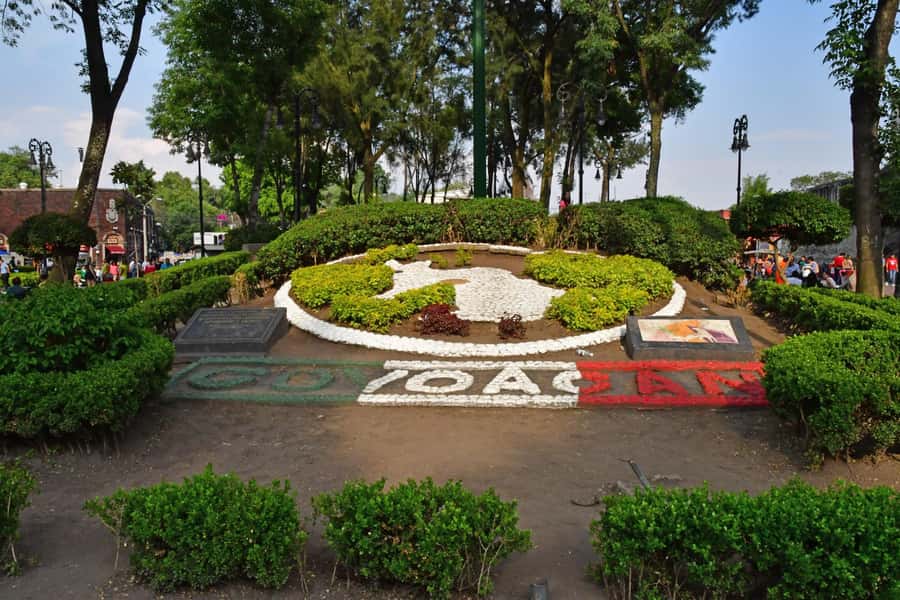 CDMX: Tour of Xochimilco and Coyoacán with option to visit the Frida Kahlo Museum - Two hours on the Xochimilco canals