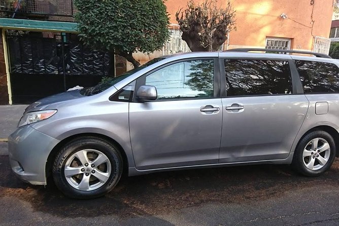 CDMX Transportation. Airport - Round trip. - Drivers, vehicles, and language