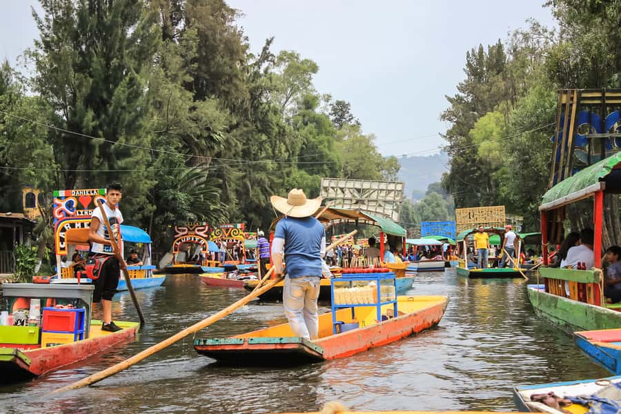 CDMX: Xochimilco, Coyoacan, Frida Kahlo Museum & Murals Tour - The bus, traffic, and the pace of the day