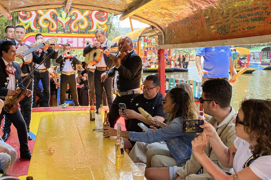 CDMX: Xochimilco Trajinera Party, Drinks, Mariachi & Tacos - Drinks, mariachi, and the first turn of the party
