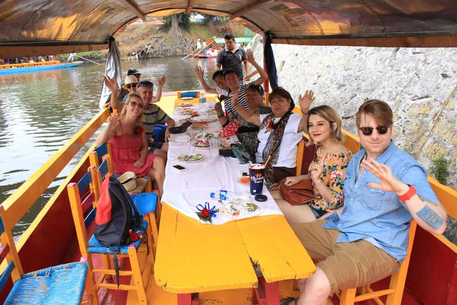 CDMX: Xochimilco Trajinera Party, Drinks, Mariachi & Tacos - The guides shape the experience