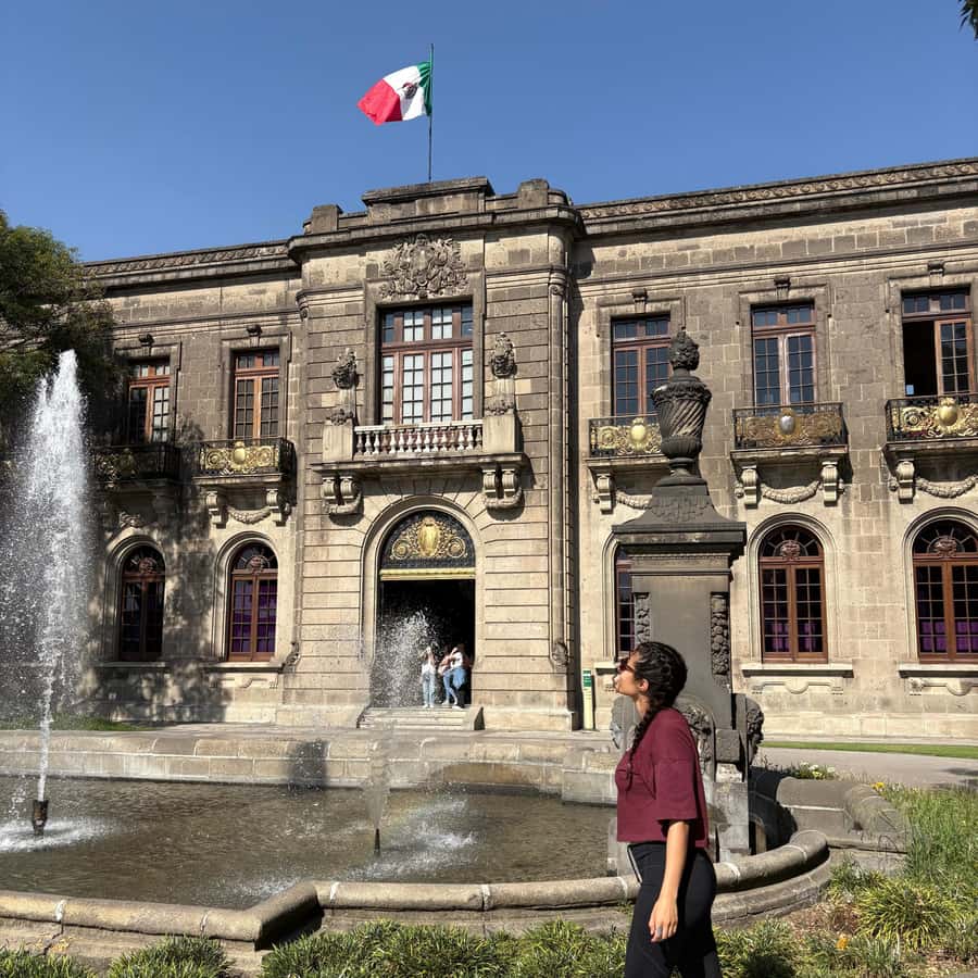 Chapultepec Castle: Private tour with local guide, tickets included - Why Chapultepec Castle matters