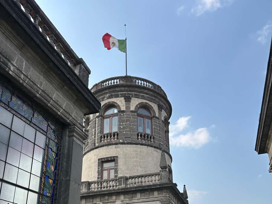 Chapultepec Castle: Private tour with local guide, tickets included - Inside the National History Museum